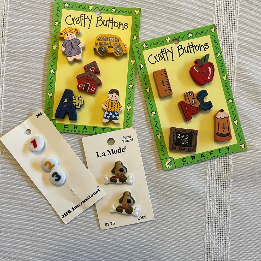 Crafty Buttons Set with School Theme